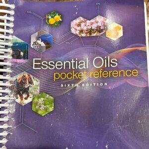 Essential Oils Pocket Reference - Sixth Edition